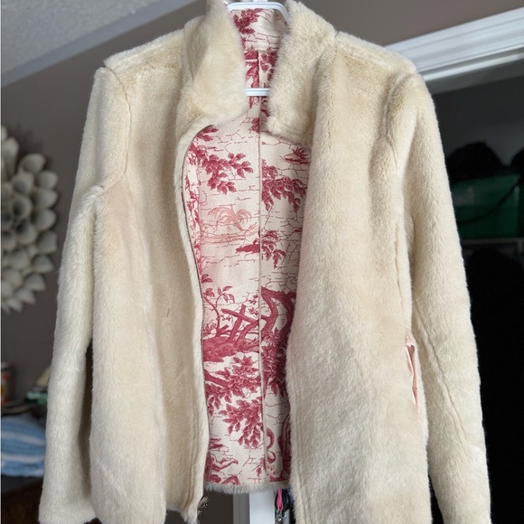 Red and Cream Reversible Toile Jacket - Picture 2 of 6